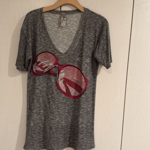 V-neck packet t-shirt - Picture 8 of 12